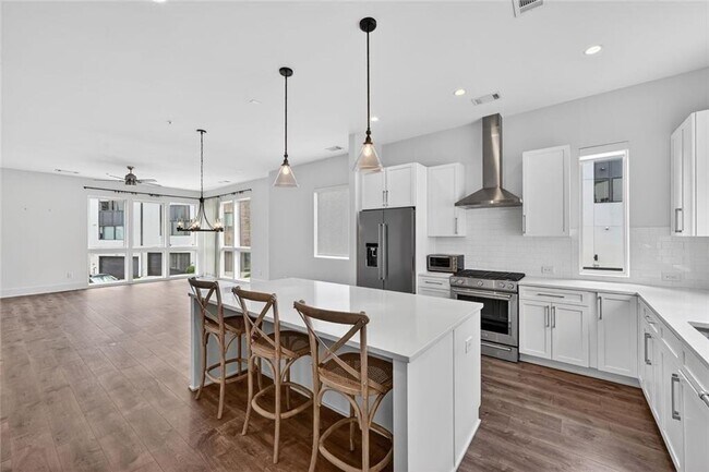 Building Photo - 1214 Chelsea Cir NW