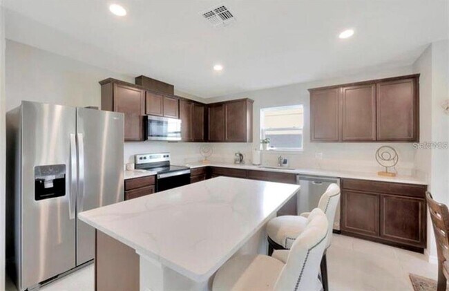 Building Photo - 9079 Royal River Cir