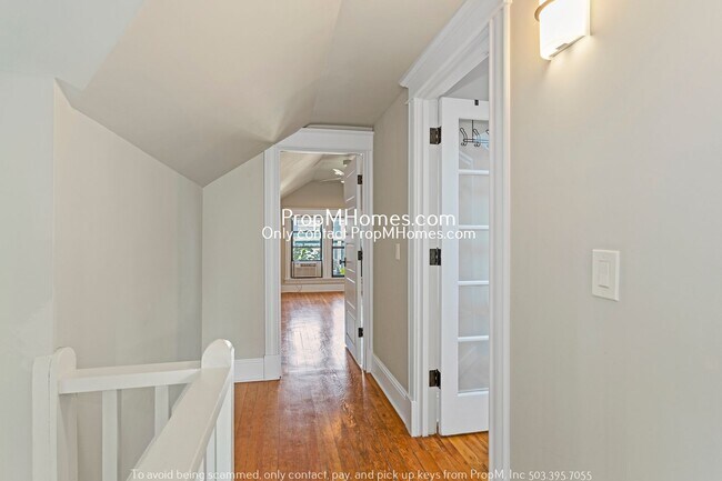 Building Photo - Charming Three Bedroom Home In N Portland!