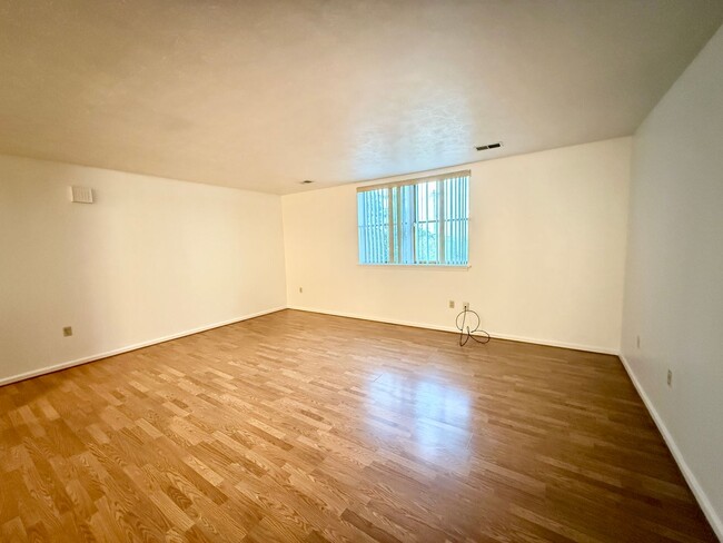 Building Photo - 215 S Eaton St