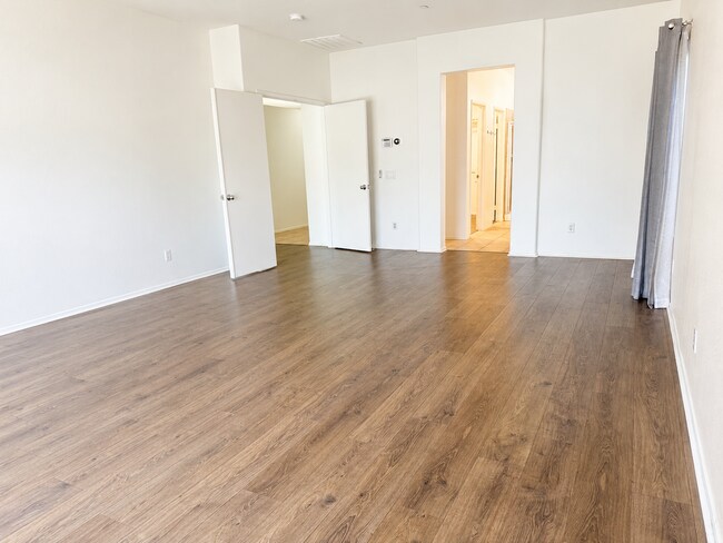 Building Photo - 952 Mira Grande