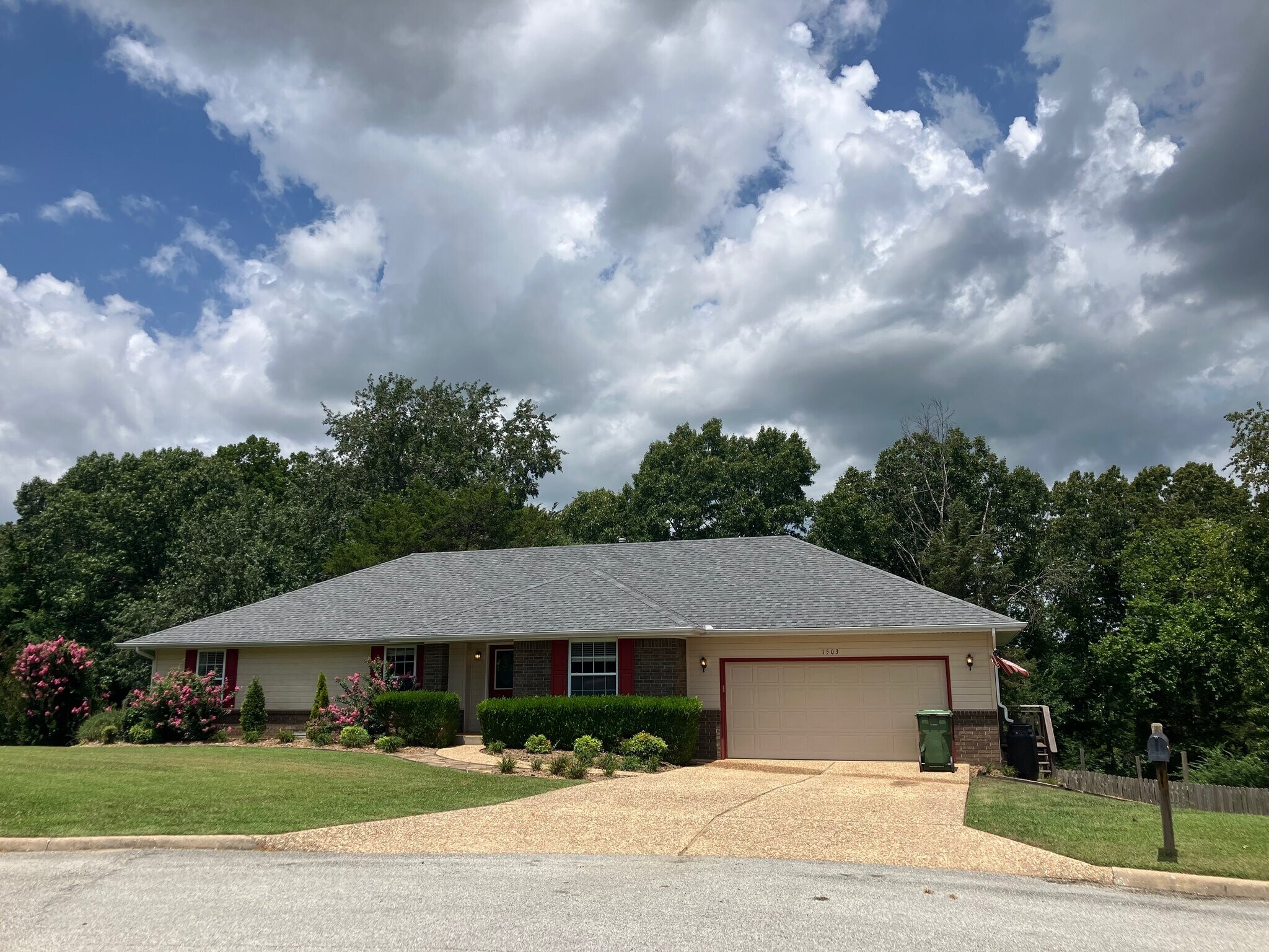 Building Photo - 1503 E Twin Lakes Dr