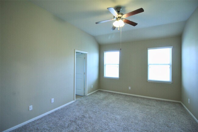 Building Photo - 25311 Saddlebrook Ranch Dr
