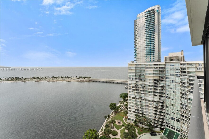 Building Photo - 2333 Brickell Ave