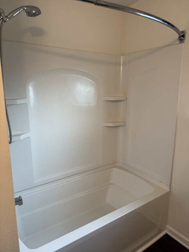 Building Photo - FOR RENT!!!!!-   2nd months rent is FREE!!!!