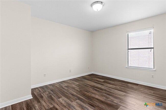 Building Photo - 3401 Castleton Dr