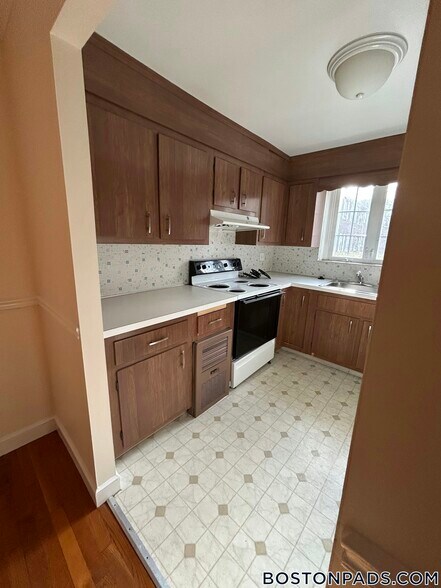 Building Photo - 7 Captain Parker Arms