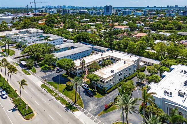Building Photo - 9940 Collins Ave