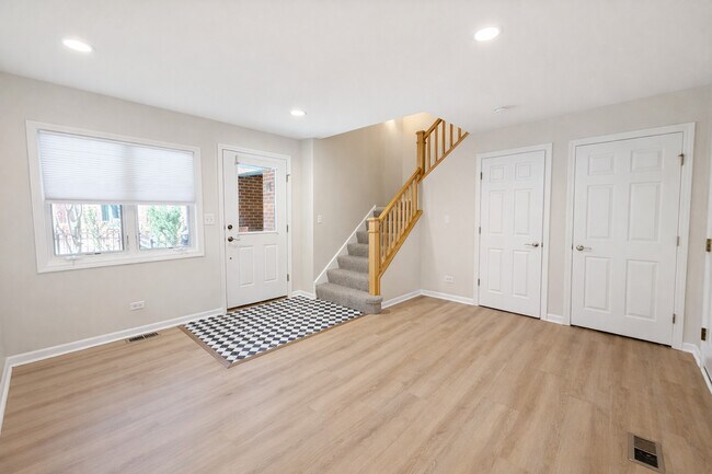 Building Photo - 1351 W Altgeld St