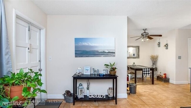 Building Photo - 1 br, 1 bath House - 1855 Plunkett St Apt 403