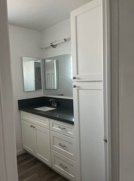 Building Photo - 1750 Karen Ave