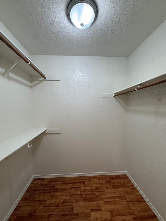 Building Photo - 1422 Eagle Ct