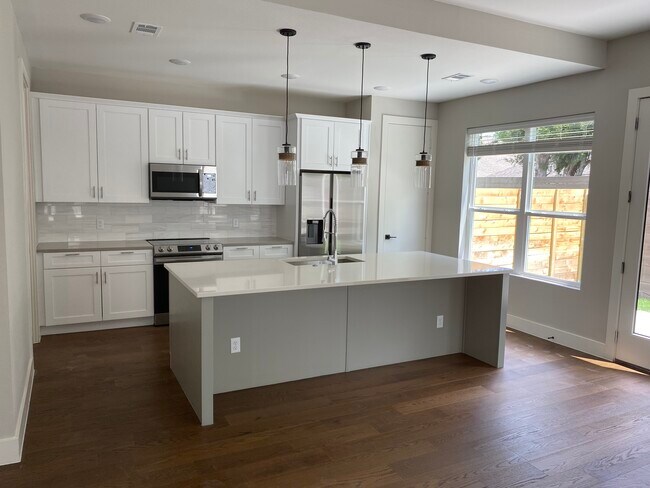 Kitchen - 266 Estates Cir