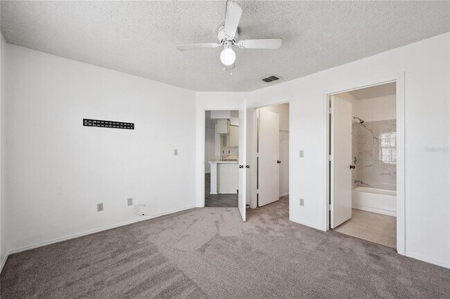 Building Photo - 2550 N Alafaya Trail