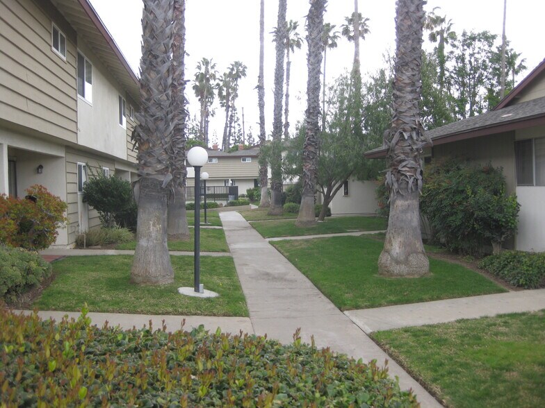 Courtyard entrance - 1441 Prospect Ave