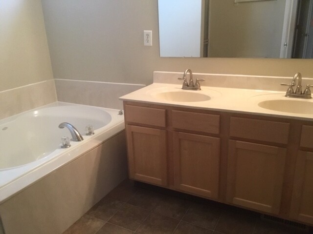 Building Photo - 220 Kemperwood Dr