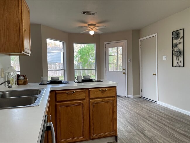 Building Photo - 6614 Amberfield Ln