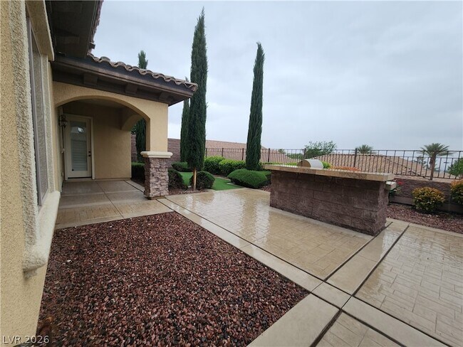 Building Photo - 2713 Cyrano St