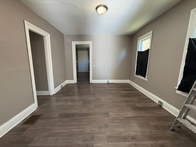 Building Photo - Two Bedroom Single Family Home!