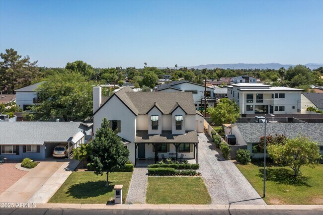 Building Photo - 4901 E Amelia Ave