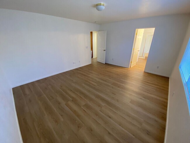 Building Photo - Great 4 bed/2.5 bath home located in the Southern area