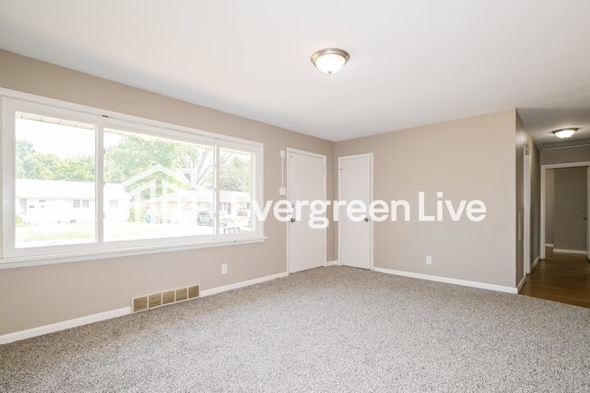 Building Photo - 220 Jeanette Dr