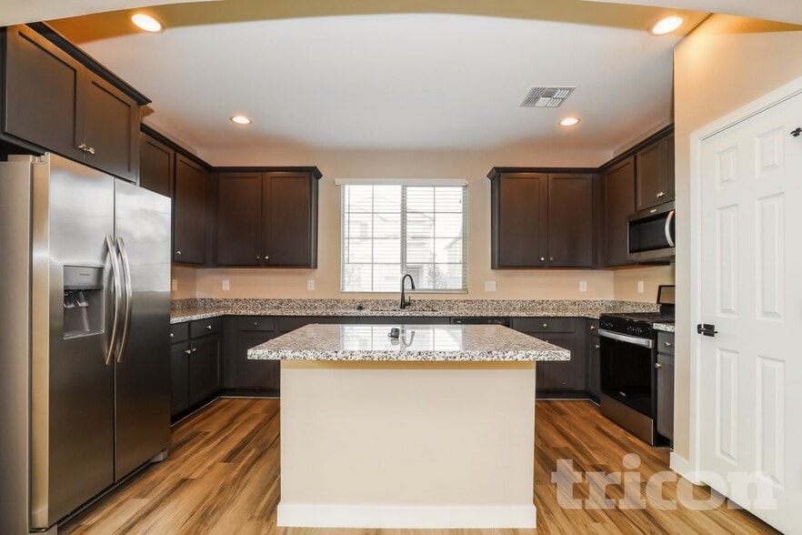 Building Photo - 4817 S Mole