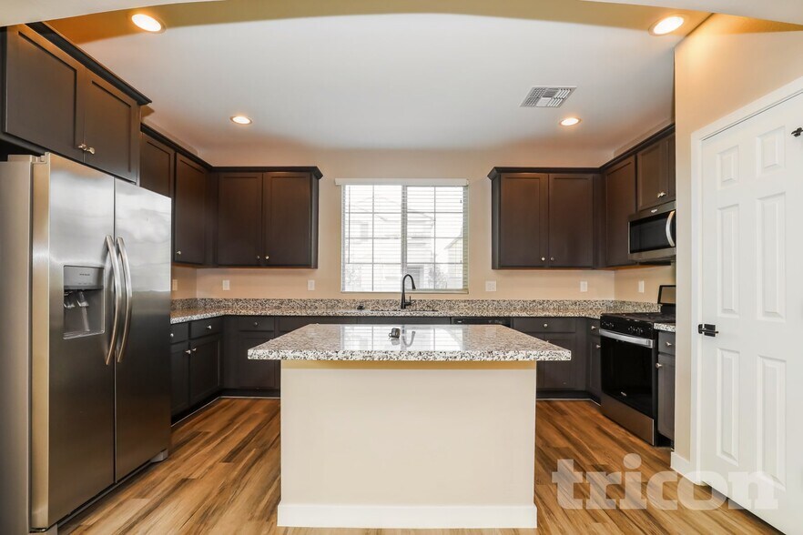 Building Photo - 9334 E Strobe Ave