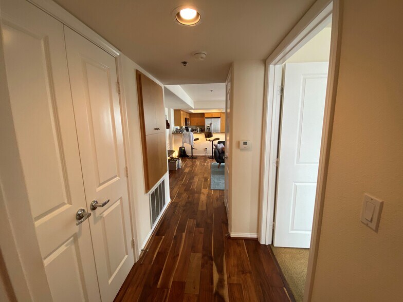 Hallway to second bedroom - 924 Hornblend St