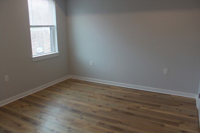 Building Photo - 409 Budd St