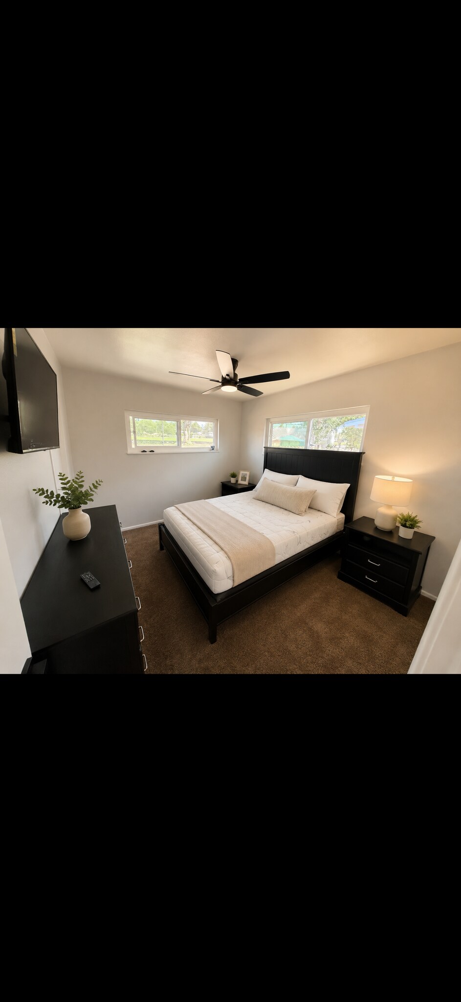 Building Photo - 6688 Montclair Dr
