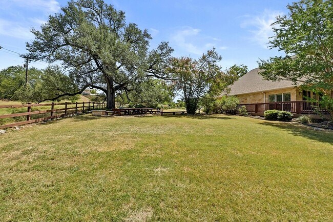 Building Photo - 211 Moore Ln