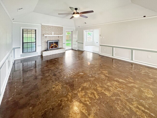 Building Photo - Spacious 3 bedroom 2 bath in Cordova