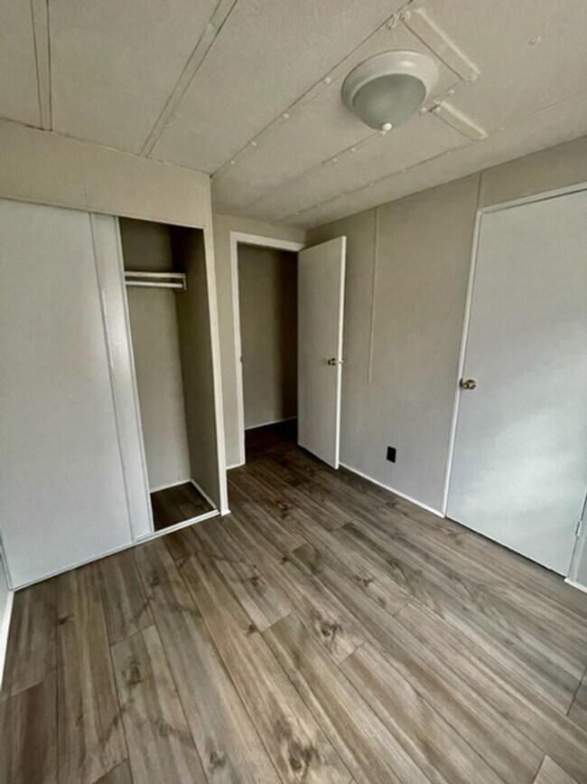 Building Photo - Must see this adorable 3 bedroom 1.5 bath ...