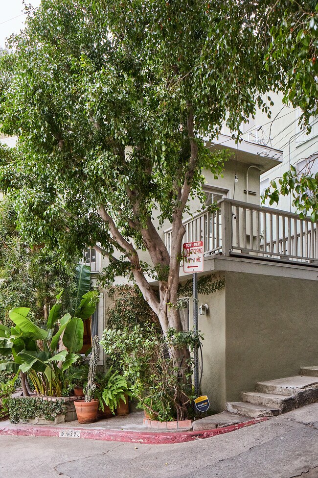 Building Photo - 6148 Glen Holly St