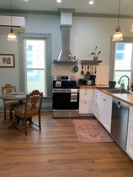 Kitchen - 3521 NE 8th Ave