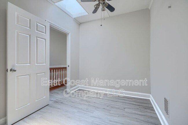 Building Photo - 2107 W Saratoga St