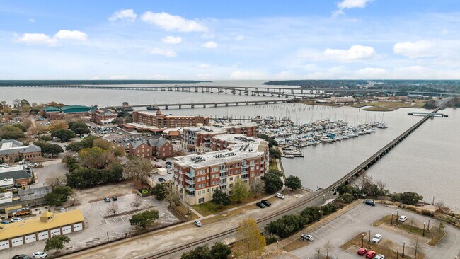 Building Photo - 419 Sky Sail Blvd