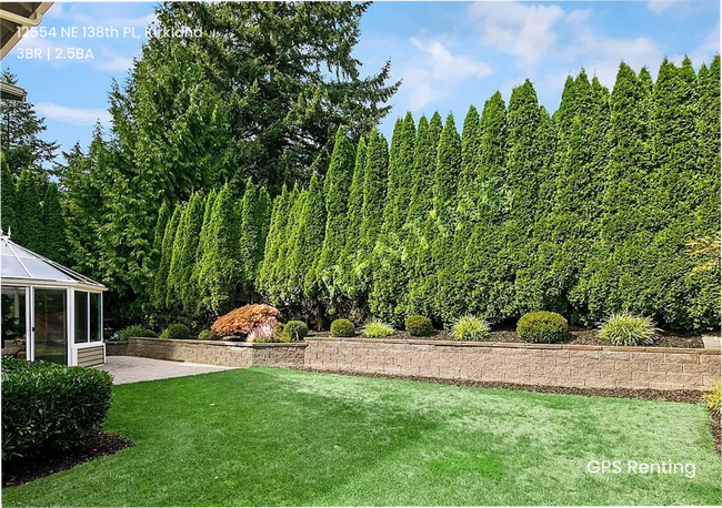 Building Photo - ? Peaceful Retreat in the Heart of Kirkland!