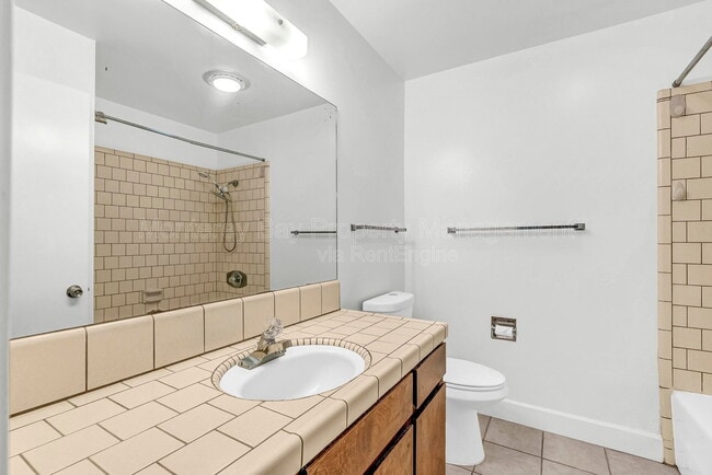 Building Photo - 215 2nd St