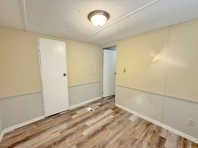 Building Photo - 2 BR /1 BA Mobile Home, US1 North