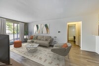 Building Photo - BEAUTIFUL NEW REHAB WITH FREE HEAT AND STAINLESS STEEL APPLIANCES.....MUST SEE!!!!