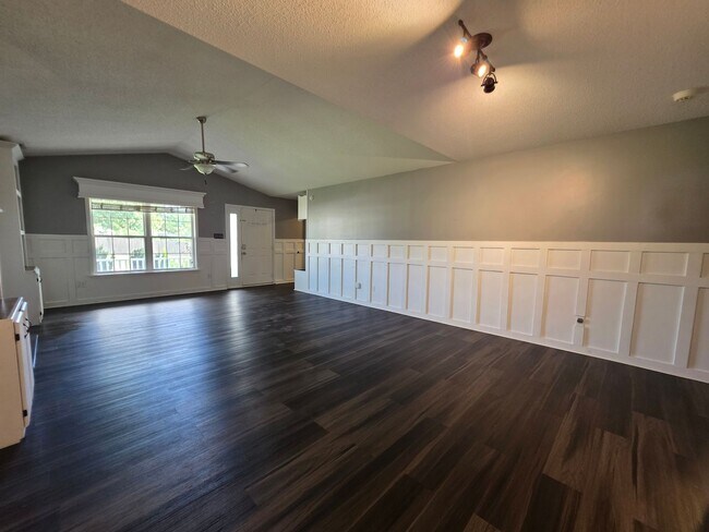 Building Photo - 200 Flagstone Ln