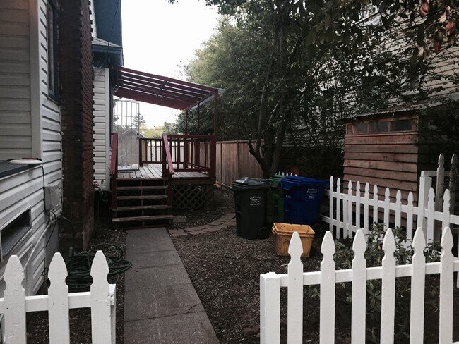 Building Photo - 5410 NE 32nd Pl.