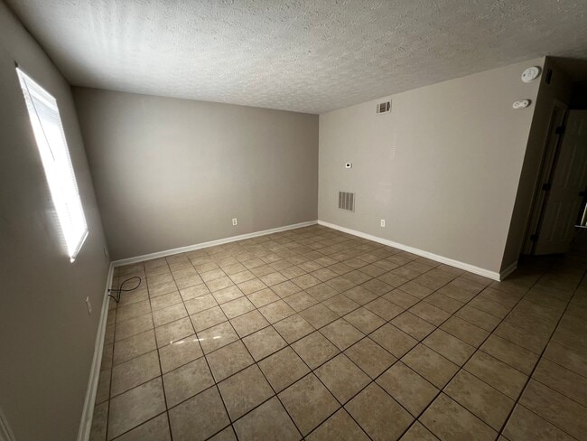 Building Photo - 2708 Greystone Ct