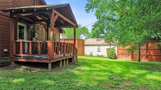 Building Photo - 2101 Bush Dr
