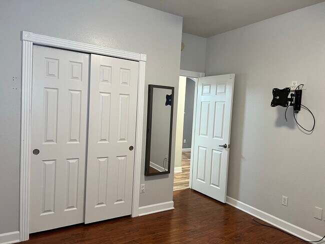 Building Photo - Renovated 3-bedroom Home in Huttoparke