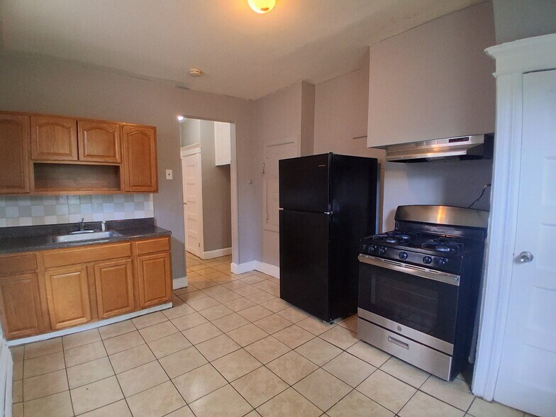 69 Bostwick 3R - 68 Bostwick Ave
