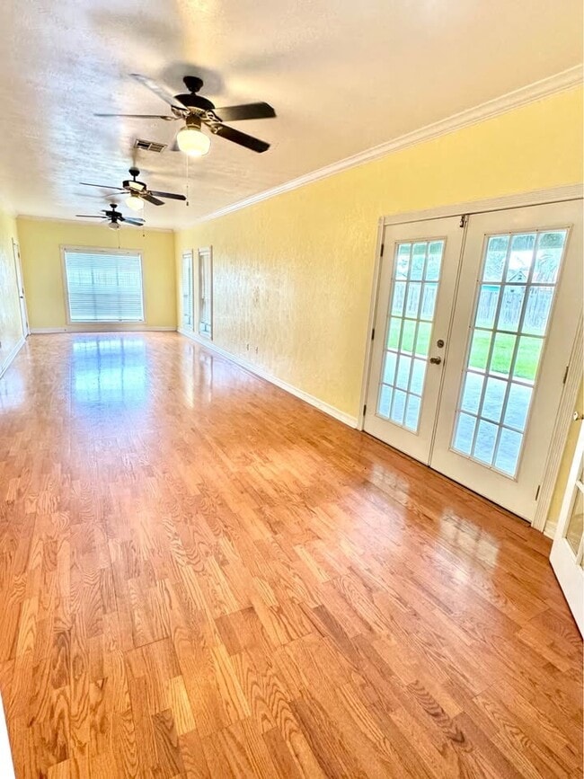 Building Photo - 1110 Athens Dr