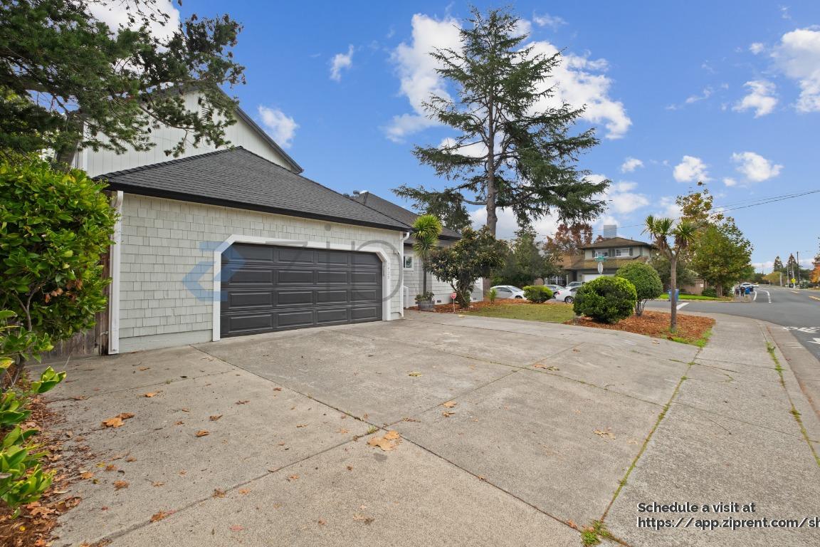 Building Photo - 7920 Hembree Ln